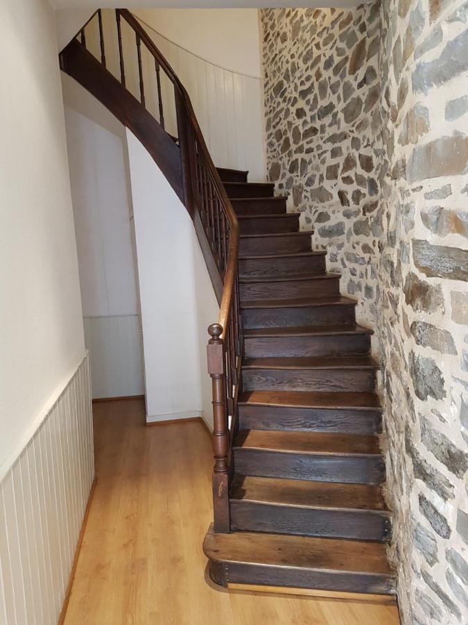 Bel Appartement, Bien Equipe Et Confortable Dans Le Centre Historique Fougères エクステリア 写真