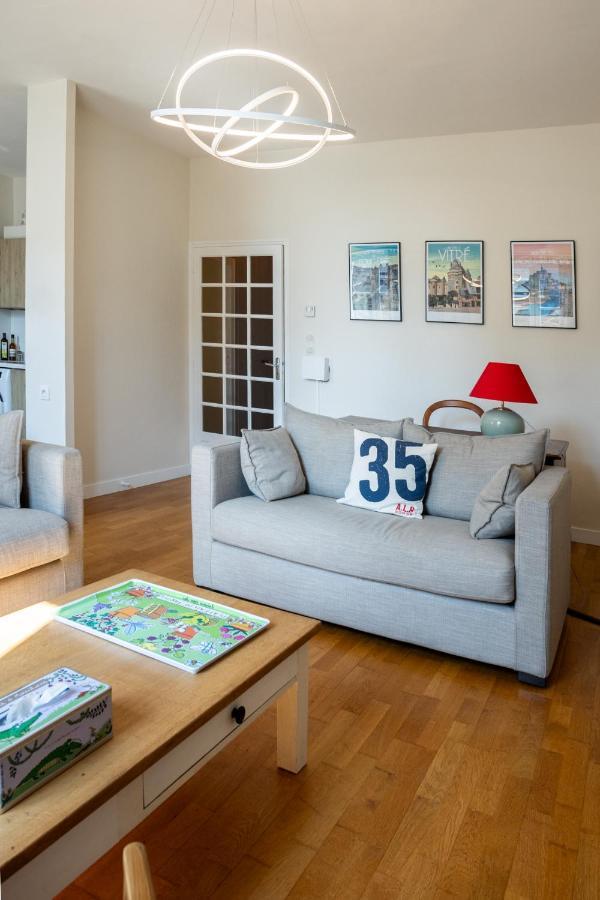 Bel Appartement, Bien Equipe Et Confortable Dans Le Centre Historique Fougères エクステリア 写真