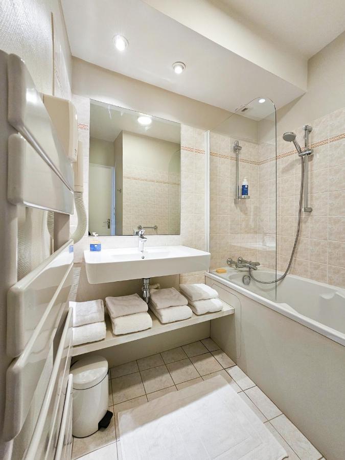 Bel Appartement, Bien Equipe Et Confortable Dans Le Centre Historique Fougères エクステリア 写真