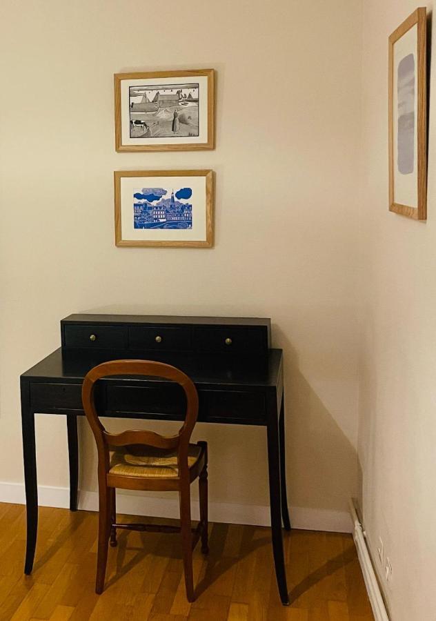 Bel Appartement, Bien Equipe Et Confortable Dans Le Centre Historique Fougères エクステリア 写真